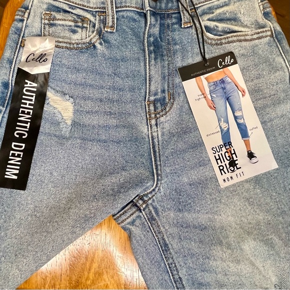 90s Style Cello Super High Rise Distressed Mom Jeans Light Wash Size 00/23 - Picture 3 of 6